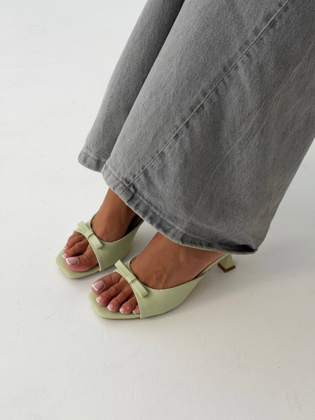 Alejandra - Sandalias con Tacón y Lazo