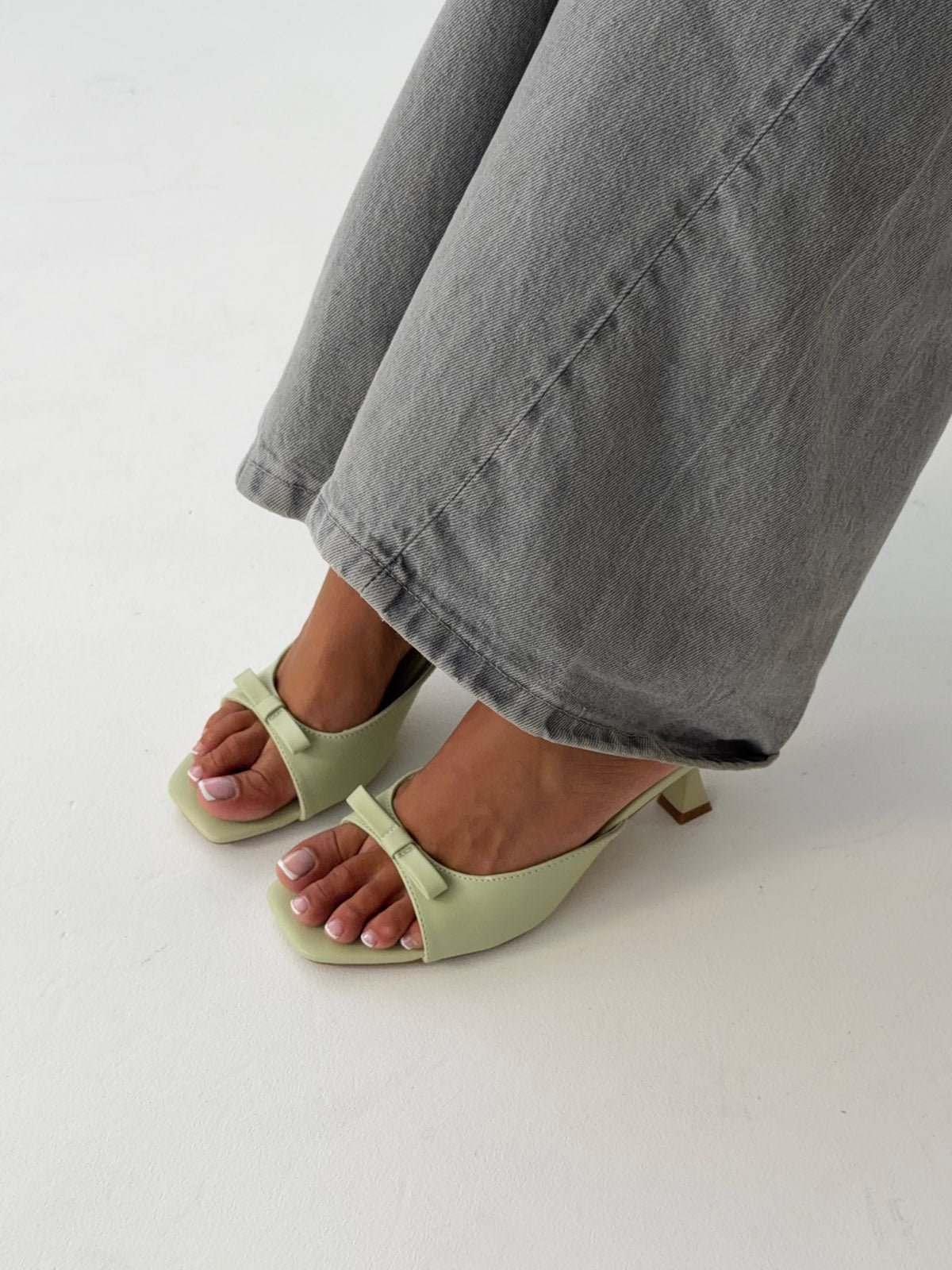 Alejandra - Sandalias con Tacón y Lazo